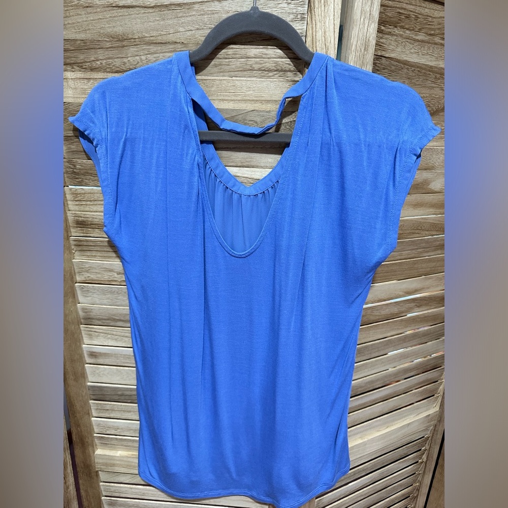 Loft key hole shirt